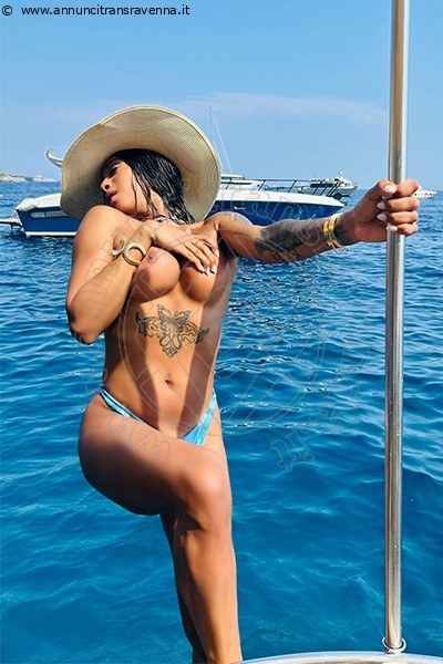 Foto Annunci Arianna Ferrari Pornostar  Transescort Napoli